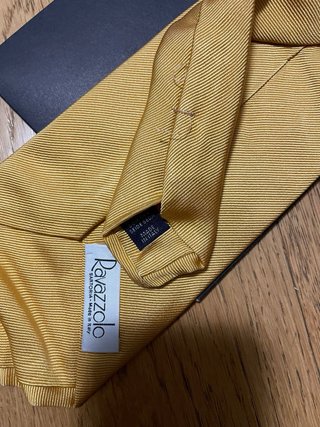 Cravatta Ravazzolo in seta color oro
