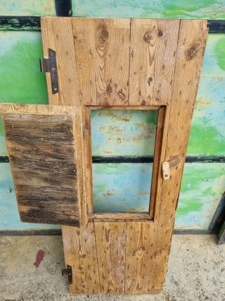 Ventana antigua de madera.