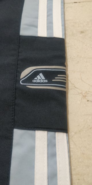 Pantalón chándal hombre Adidas azul. Talla L (42)