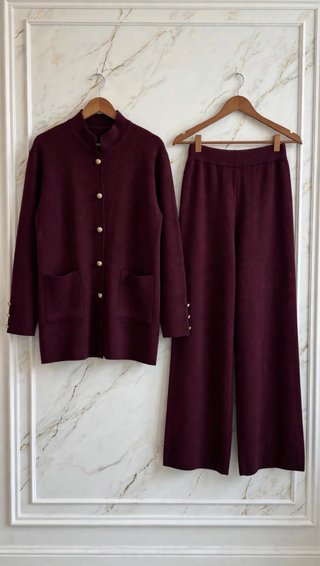 Conjunto pantalón y chaqueta burdeos