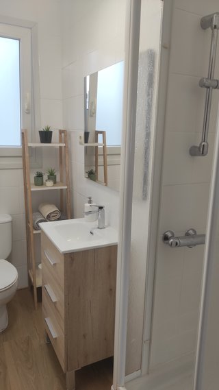 Habitación renovada con trastero cerca de Gran Vía