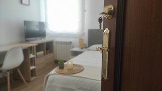 Habitación renovada con trastero cerca de Gran Vía