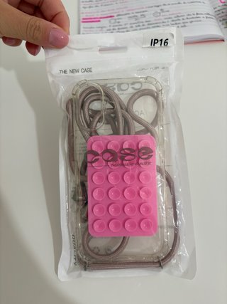 Custodia per iPhone 16 con cordino color cipria