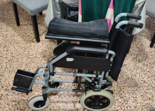 Silla de ruedas plegable
