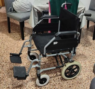 Silla de ruedas plegable