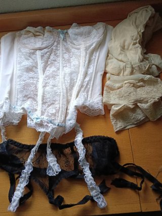 Conjunto de lencería con liguero