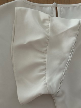 Blusa Crema con Volantes