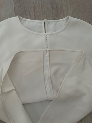 Blusa Crema con Volantes