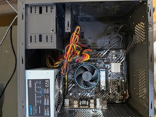 i5 12400, 8GB RAM, 500GB ssd fuente 500w
