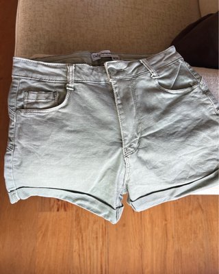 Pantalón corto elástico verde
