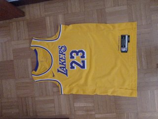Camiseta Lakers LeBron James 23