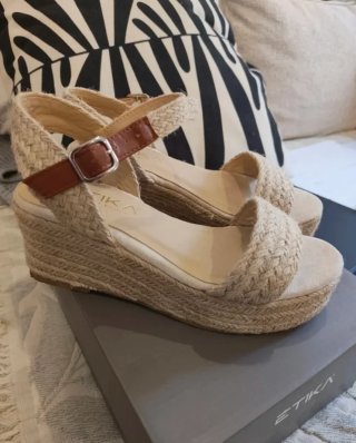 Sandalias de cuña ÉTIKA a estrenar con caja