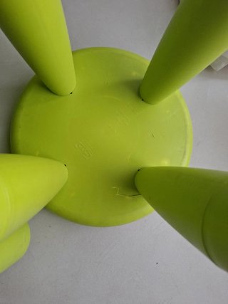 Mesa Infantil IKEA MAMMUT con 4 Taburetes
