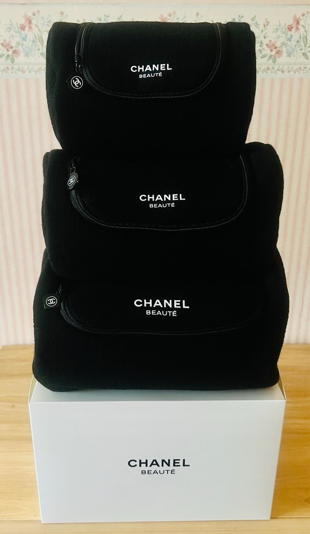 CHANEL NECESER SET / CHANEL POUCH