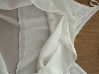 Blusa de tirantes blanca con bordados