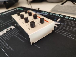 Sintetizador Analógico MAM MB33