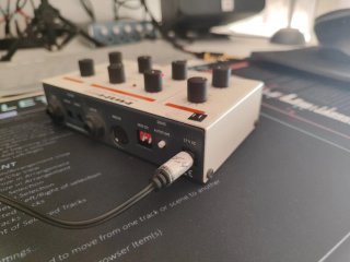 Sintetizador Analógico MAM MB33