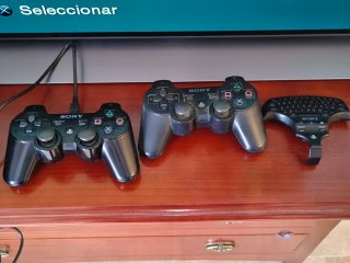 PS3 Slim 500GB con mandos