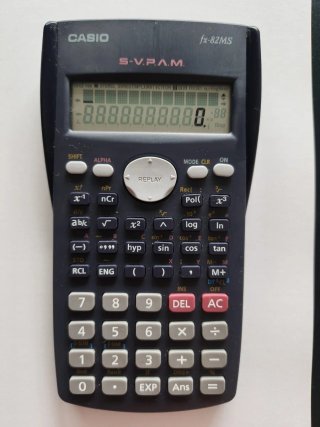 Calculadora Científica Casio fx-82MS