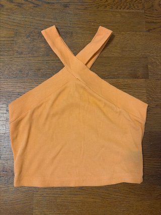 Top con tirantes cruzados naranja