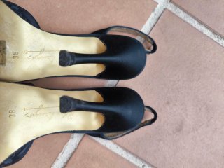 Zapatos de salón negros de Pilar Burgos