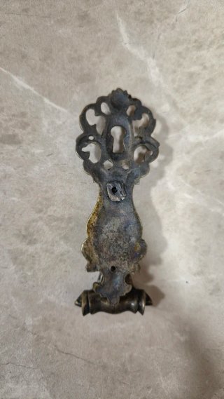 Tirador Antiguo de Bronce