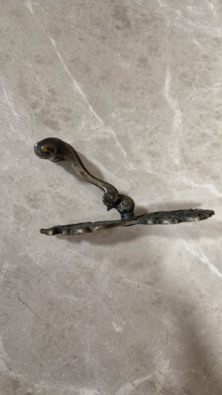 Tirador Antiguo de Bronce