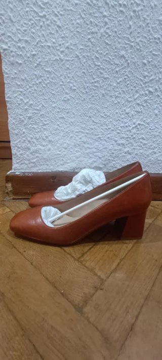 Zapatos de tacón color marrón