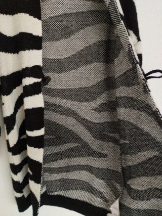 Chaqueta de punto estampado cebra