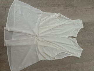 Blusa Blanca Ligera con Vuelo