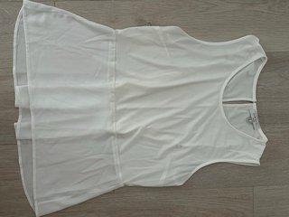Blusa Blanca Ligera con Vuelo