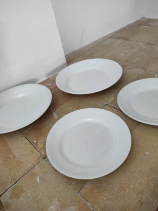 Set di 4 Piatti Bianchi Antichi