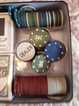 Juego de Póker con Barajas y Fichas