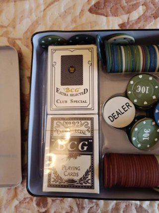 Juego de Póker con Barajas y Fichas