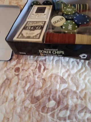 Juego de Póker con Barajas y Fichas