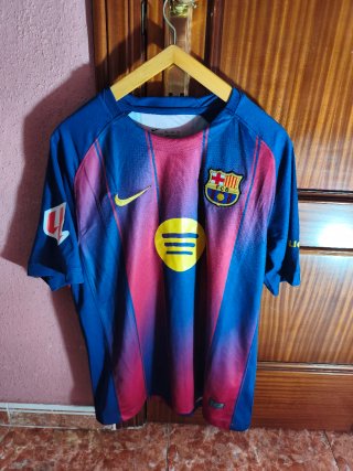 Lote de ropa deportiva y artículos vintage