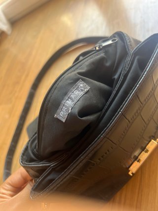 Bolso negro efecto piel cocodrilo