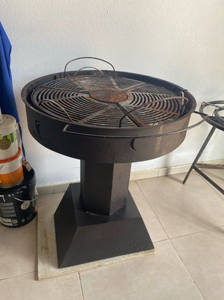 Barbacoa rústica metálica negra