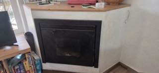 Chimenea de pellets negra bronpi alpes hidro