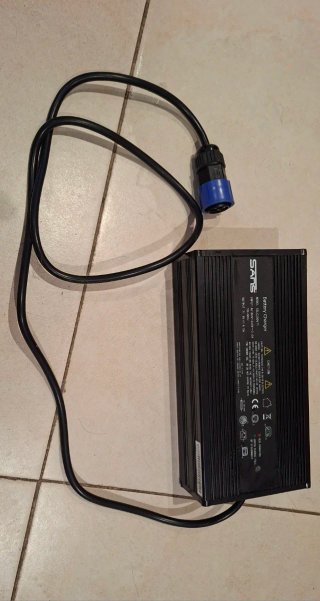 Cargador de Batería para Moto Eléctrica