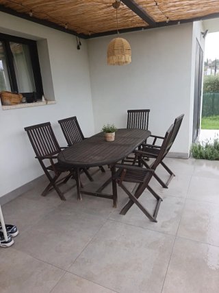Conjunto de mesa y 5 sillas de teca