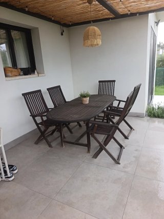 Conjunto de mesa y 5 sillas de teca