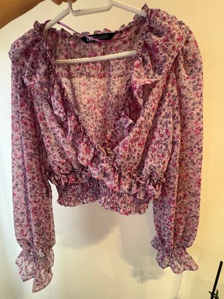 Blusa Zara floral volantes talla S