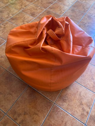 Puf naranja piel sintética