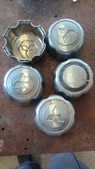 Tapacubos Mitsubishi Montero (4 unidades)