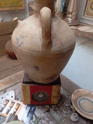 Antiguo cántaro rayo de tamarite de litera