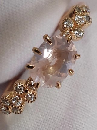 Anillo Oro CUARZO ROSA NATURAL 1 QUILATE
