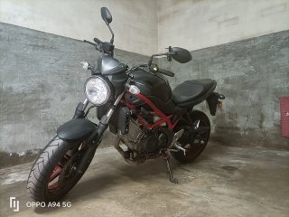 Suzuki SV650 Naked Negra/Roja