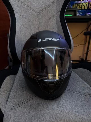 Casco de moto LS2 negro