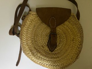 Bolso redondo de paja